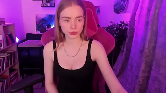 Snapshot of BellaHaadiid chatting on January 11, 2026, 12:01 pm BellaHaadiid online show from January 11, 2026, 12:01 pm