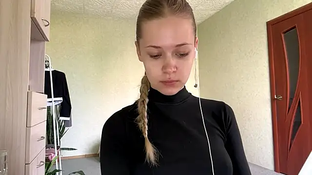 ZaidaSchwarten online show from May 20, 2026, 5:15 am