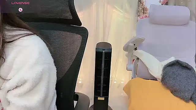 Yvonne-07 online show from January 10, 2026, 11:11 pm