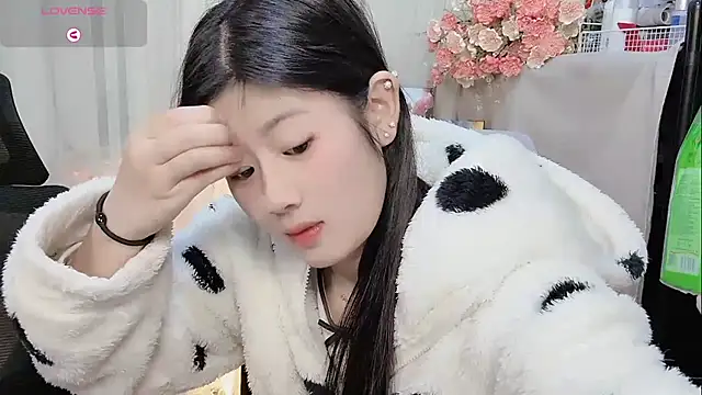 Yvonne-07 online show from January 7, 2026, 8:58 pm