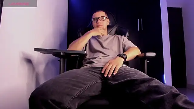 Liam Mateo online show from March 21, 2026, 6:03 am