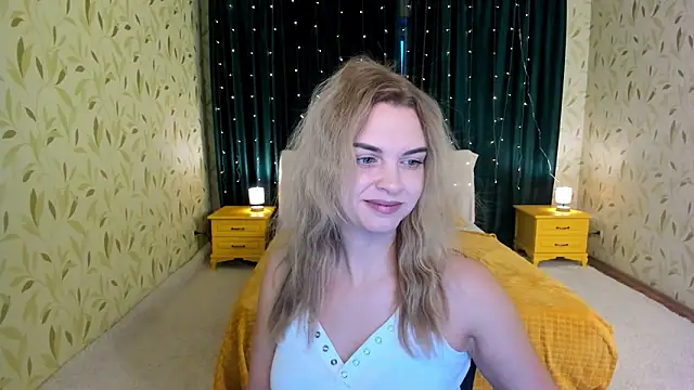 LunaFlinn online show from February 4, 2026, 4:29 am