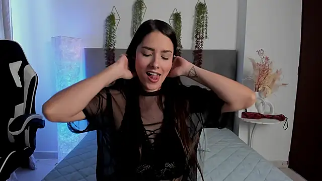 JulietaSnow online show from April 17, 2026, 6:00 pm