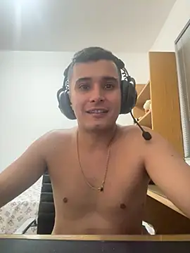 mineirinhobh93 online show from April 26, 2026, 2:20 am