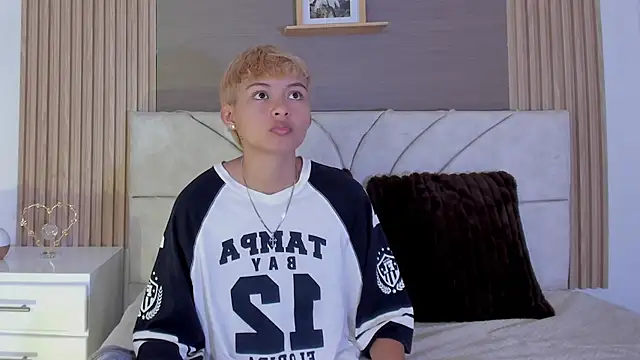 tefi meow  online show from April 11, 2026, 1:15 pm