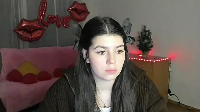 KisaModel online show from February 16, 2026, 4:27 pm