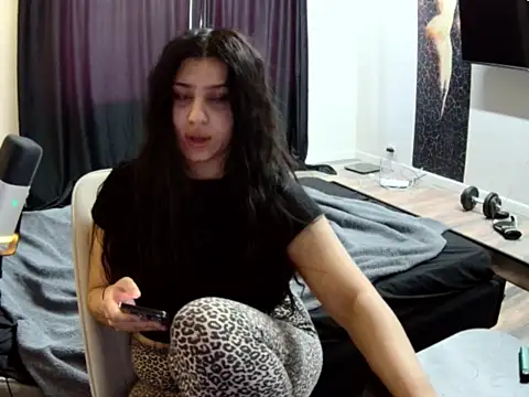 Snapshot of Nicole_Pars chatting on February 24, 2026, 1:12 pm Nicole Pars online show from February 24, 2026, 1:12 pm