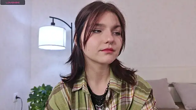 NyraVesperis online show from May 2, 2026, 6:18 am