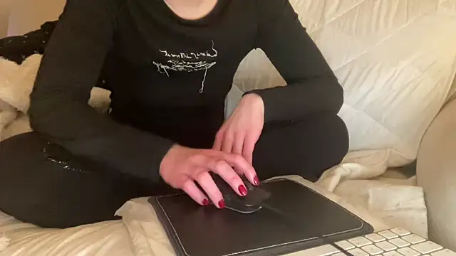 Snapshot of ijustturned18today chatting on January 14, 2026, 4:32 pm ijustturned18today online show from January 14, 2026, 4:32 pm