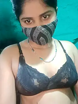 Snapshot of Cuple_masti72 chatting on April 5, 2026, 8:21 am Cuple masti72 online show from April 5, 2026, 8:21 am
