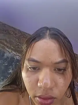 AriadnaLoren online show from May 18, 2026, 3:50 am