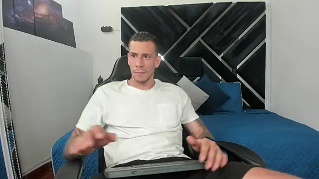 Snapshot of J_king__ chatting on February 12, 2026, 9:47 pm J king online show from February 12, 2026, 9:47 pm