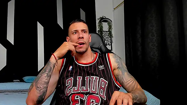 Snapshot of J_king__ chatting on February 24, 2026, 12:00 am J king online show from February 24, 2026, 12:00 am