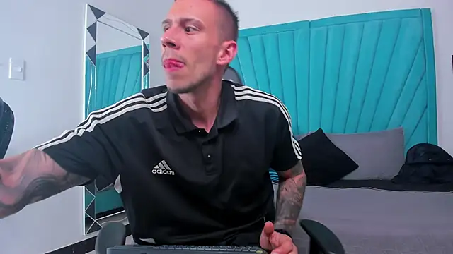 Snapshot of J_king__ chatting on February 10, 2026, 9:47 pm J king online show from February 10, 2026, 9:47 pm