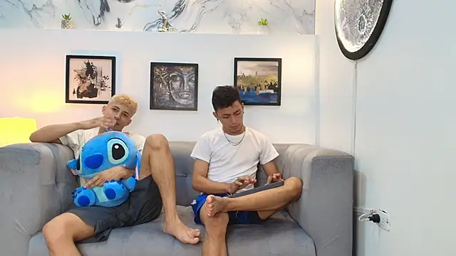 Snapshot of YOUNG_GUYS1 chatting on December 21, 2025, 1:19 am YOUNG GUYS1 online show from December 21, 2025, 1:19 am