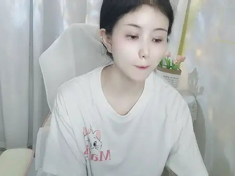 Snapshot of Fish_136 chatting on July 16, 2026, 12:57 pm Fish 136 online show from July 16, 2026, 12:57 pm
