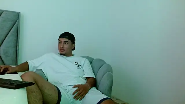 kyro estrada online show from December 15, 2025, 6:25 pm