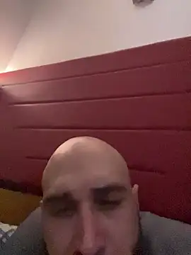 Snapshot of kingNQueen1211 chatting on March 1, 2026, 10:04 am kingNQueen1211 online show from March 1, 2026, 10:04 am