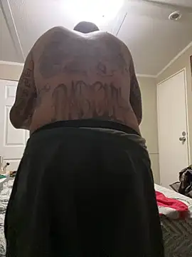 Snapshot of kingNQueen1211 chatting on April 1, 2026, 1:08 am kingNQueen1211 online show from April 1, 2026, 1:08 am