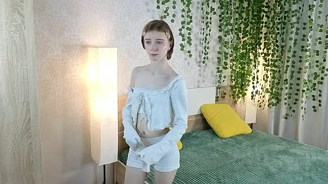 ViollaBloom online show from December 14, 2025, 1:56 am