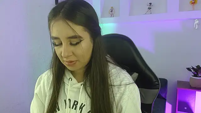 Cherylloviing  online show from December 22, 2025, 12:16 pm