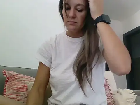 sweetcouple32 online show from January 12, 2026, 1:40 pm