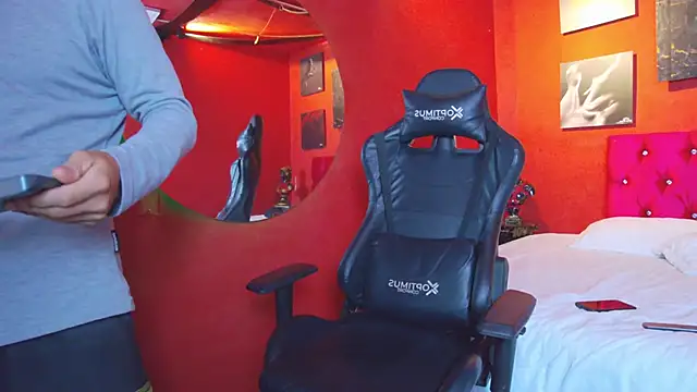 Snapshot of MagnusKnight_ chatting on February 24, 2026, 12:39 pm MagnusKnight online show from February 24, 2026, 12:39 pm