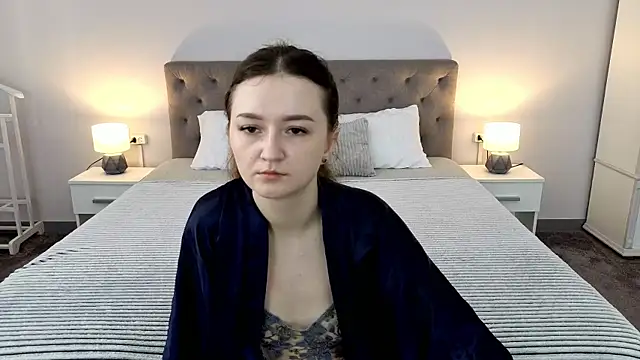 CyrenaLuxe online show from May 5, 2026, 5:32 am
