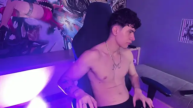 Snapshot of Criss_Adams chatting on March 1, 2026, 2:33 am Criss Adams online show from March 1, 2026, 2:33 am