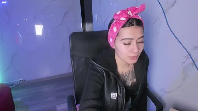 MiaFox 03 online show from April 6, 2026, 2:29 pm