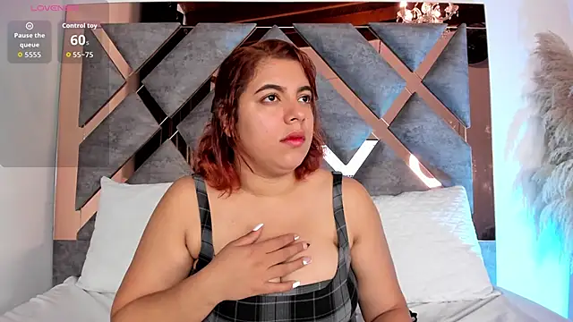 Cheerry Lee  online show from December 19, 2025, 1:13 pm