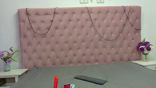 ValentinaFranco1 online show from January 12, 2026, 7:31 pm