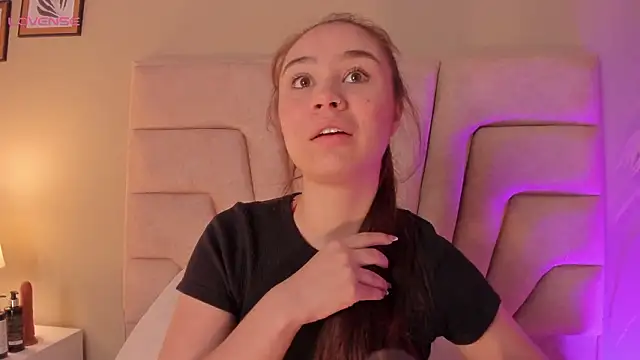 Snapshot of Amelia_Saenz_ chatting on February 22, 2026, 11:45 am Amelia Saenz online show from February 22, 2026, 11:45 am