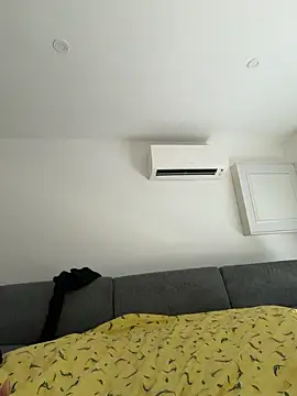 CoquineCharmeuse online show from April 15, 2026, 1:37 pm