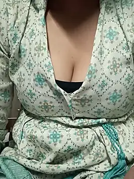 Snapshot of teena-11 chatting on January 15, 2026, 5:55 am teena-11 online show from January 15, 2026, 5:55 am