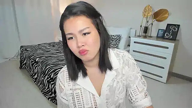 Brunette Charm online show from May 31, 2026, 4:24 pm