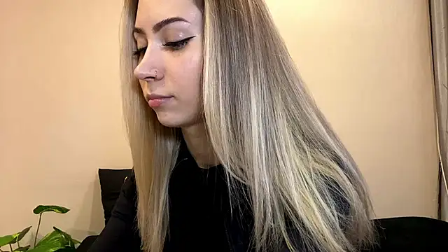 sun under skyy online show from December 14, 2025, 8:31 am