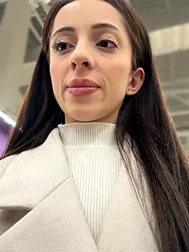 YeaLina online show from December 17, 2025, 10:09 am