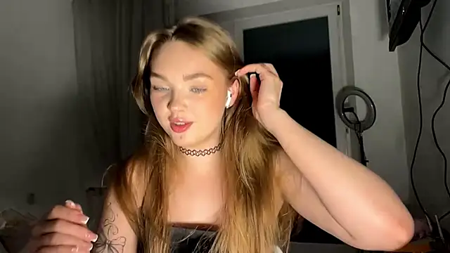 Ginnyinjeans online show from December 18, 2025, 7:40 pm