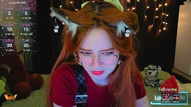 LittleFoxHole online show from December 22, 2025, 2:01 am