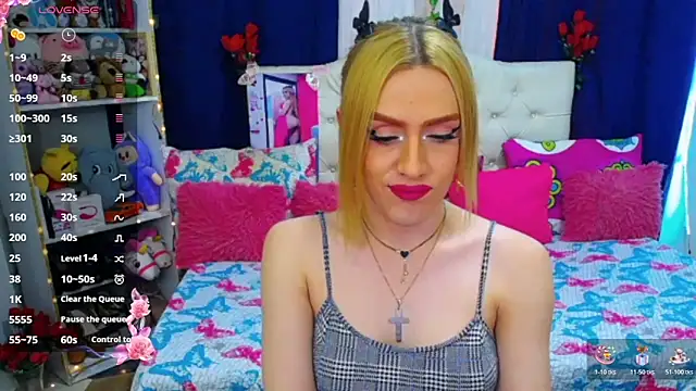 Snapshot of golden_girl01 chatting on July 1, 2026, 6:30 pm golden girl01 online show from July 1, 2026, 6:30 pm