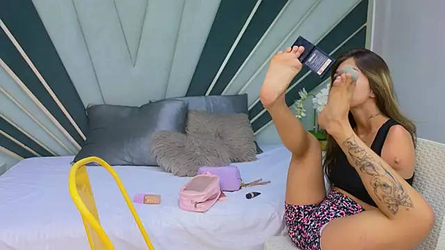 DulceeEsmeralda online show from February 20, 2026, 1:57 pm