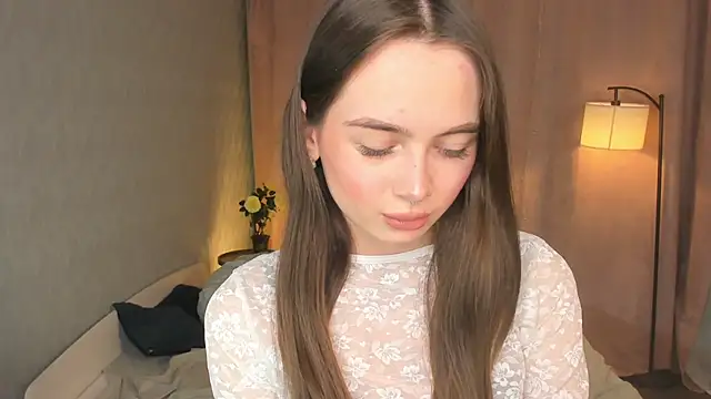 YvonneRobes online show from April 3, 2026, 8:15 pm