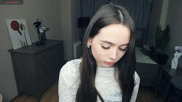 YvonneRobes online show from February 13, 2026, 7:25 pm