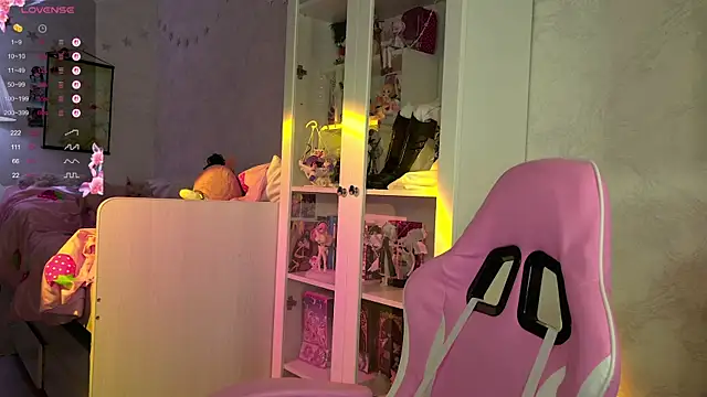 MiraJades online show from April 1, 2026, 10:07 pm