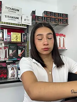 lunaluxury22 online show from March 9, 2026, 1:47 pm