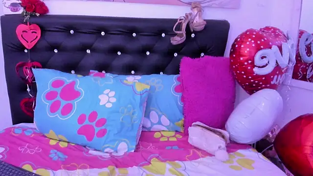 Snapshot of RossieCooper chatting on February 19, 2026, 7:22 pm RossieCooper online show from February 19, 2026, 7:22 pm