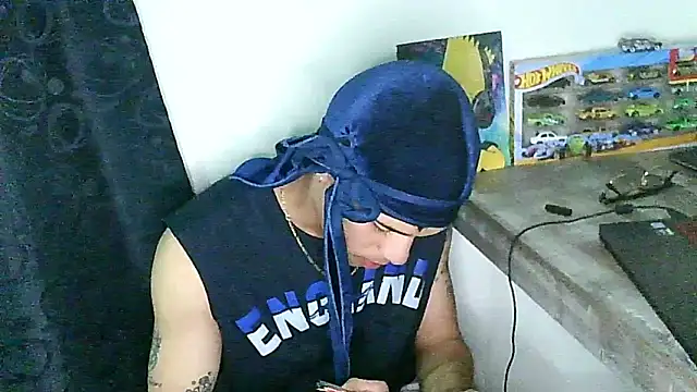 Snapshot of Glen_connor_11 chatting on December 22, 2025, 12:00 am Glen connor 11 online show from December 22, 2025, 12:00 am