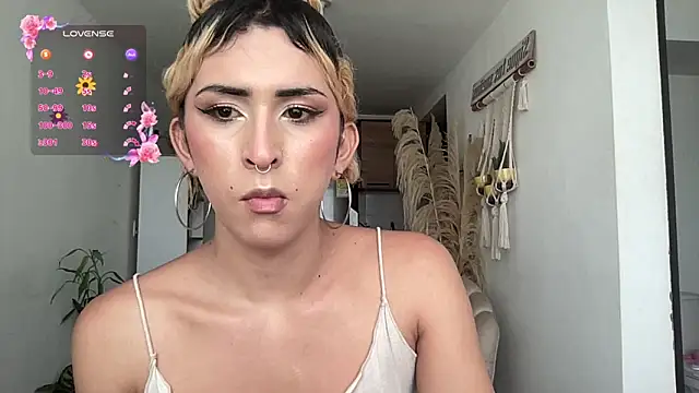 Snapshot of isa_fox_23 chatting on May 22, 2026, 3:21 pm isa fox 23 online show from May 22, 2026, 3:21 pm
