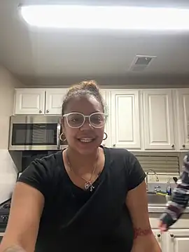 CaramelaTwirl online show from January 10, 2026, 3:57 am